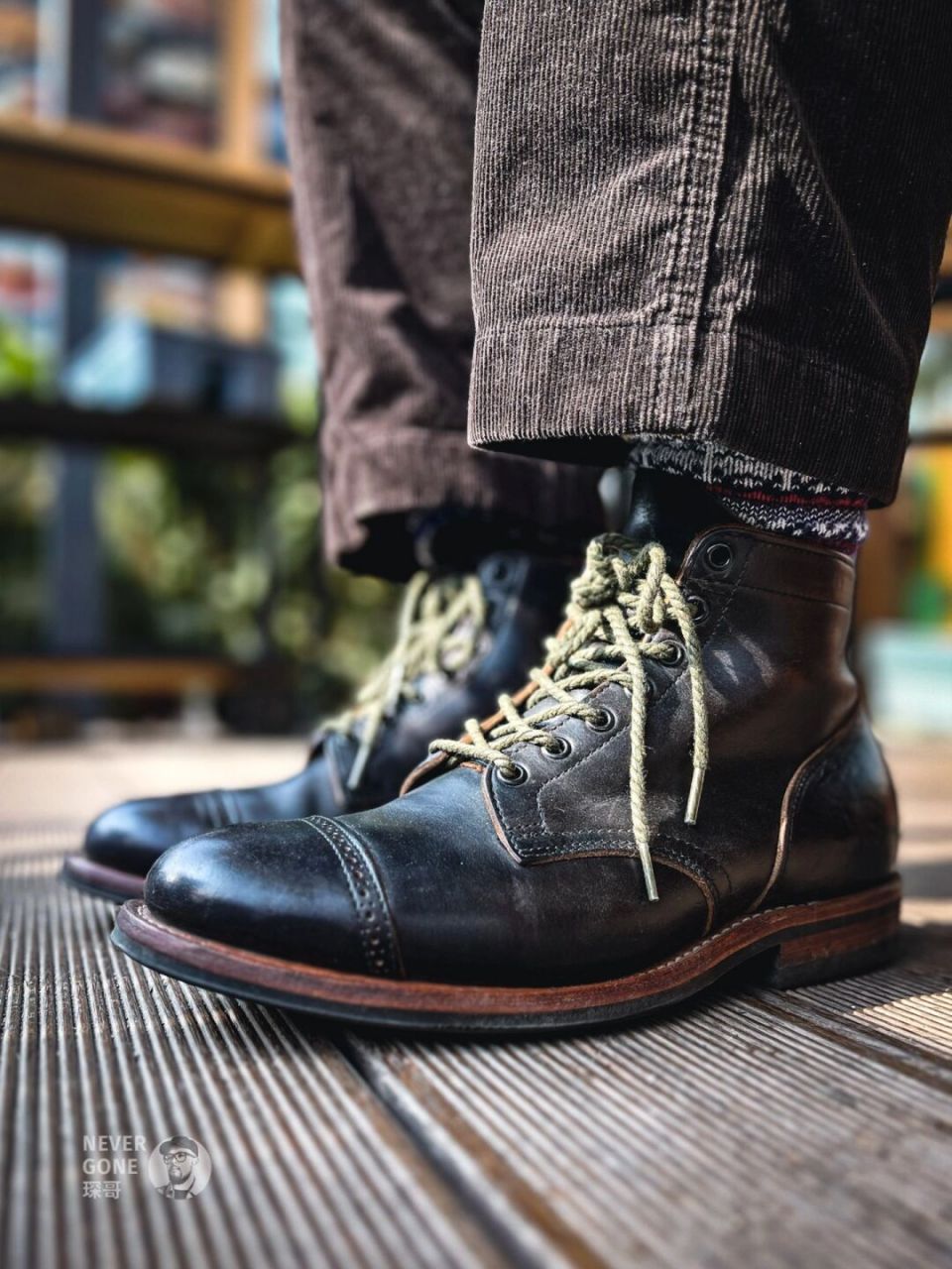 viberg 2030 优衣库=吃堡吃饱 这家店叫the boots泥靴,有时候(比如