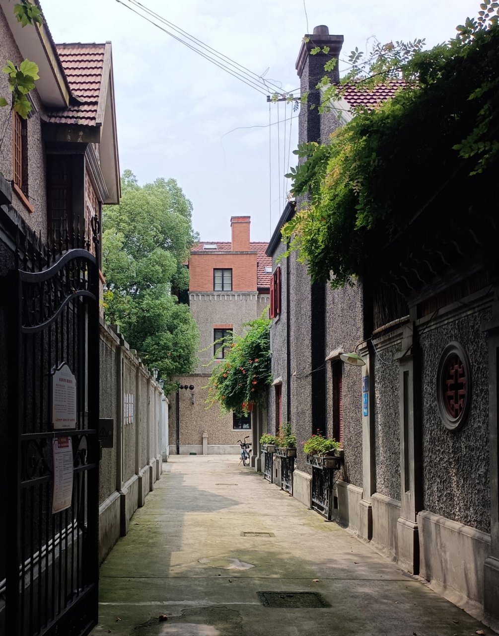 从"高乃依路"到"皋兰路" 皋兰路原名高乃依路,为1914年法租界公董局