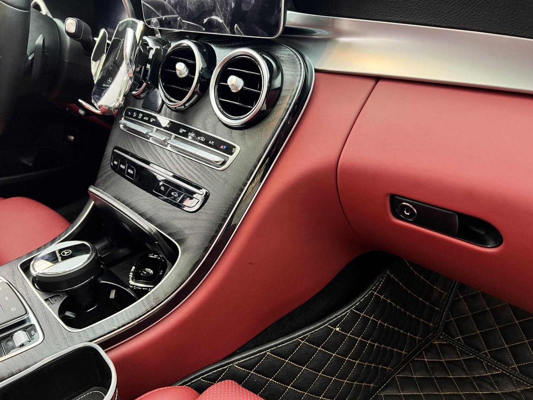 奔驰c260—宝石红内饰升级.