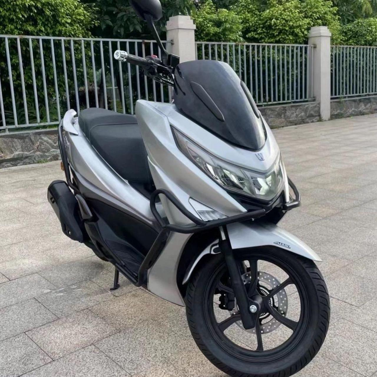 适用于豪爵uhr150踏板车hj150t保险杠前护杠防碳钢