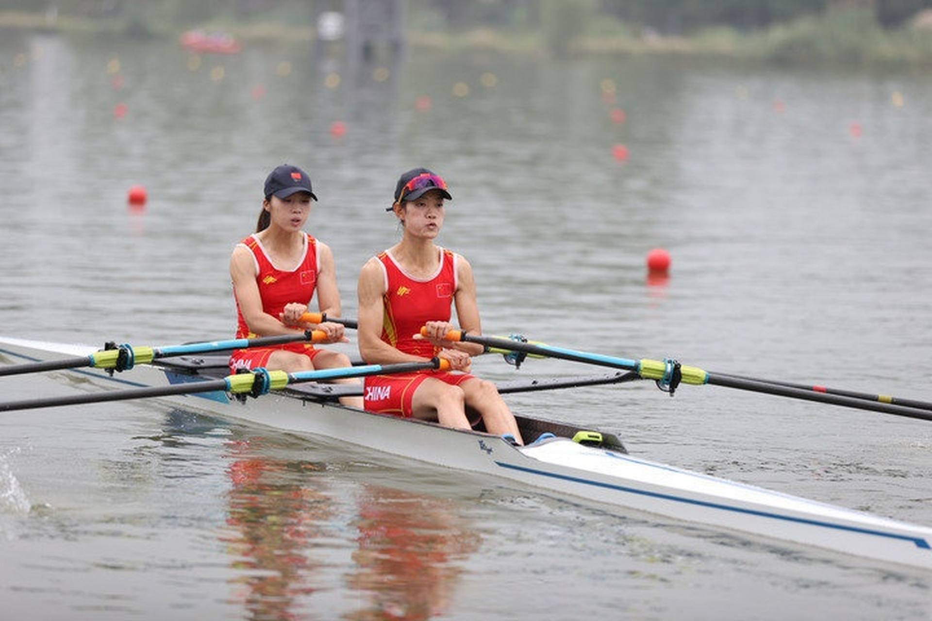 邱秀萍获杭州亚运会首金#】24日,杭州亚运会女子轻量级双人双桨比赛中