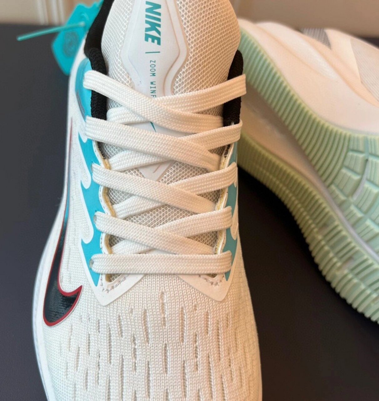 nk登月7x情侣款 73帮面材质: 透气飞织 73鞋底材质:md软底 白蓝