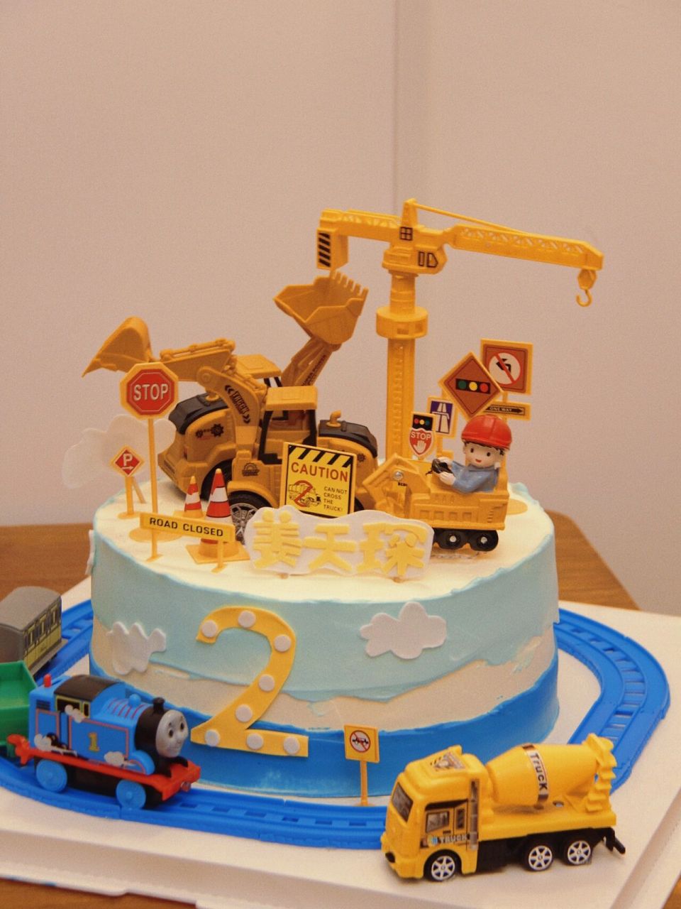 两岁男宝生日蛋糕造型图片