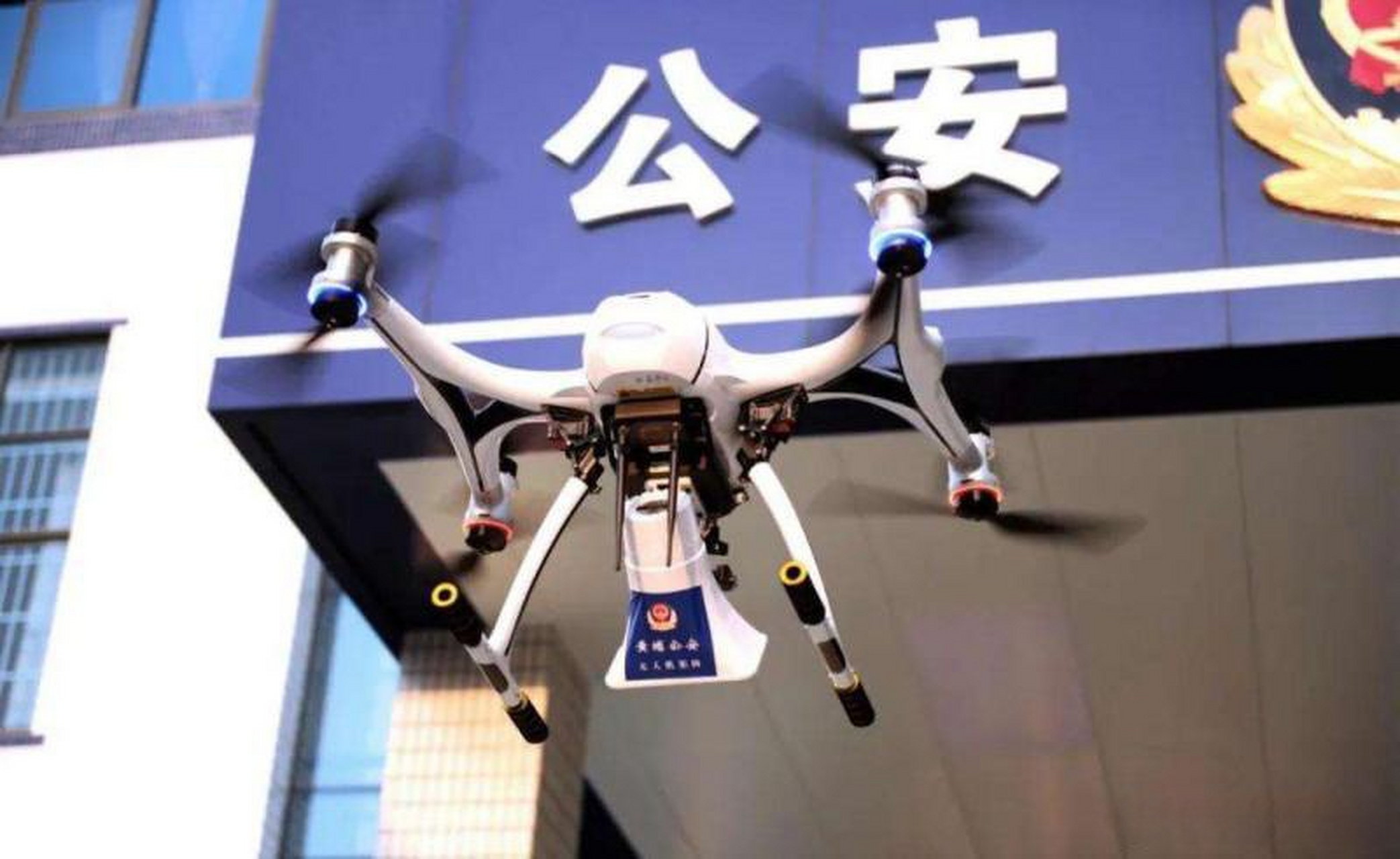 【警用无人机:江都巡特警有了"天眼"】近日,江都巡特警大队首次投入
