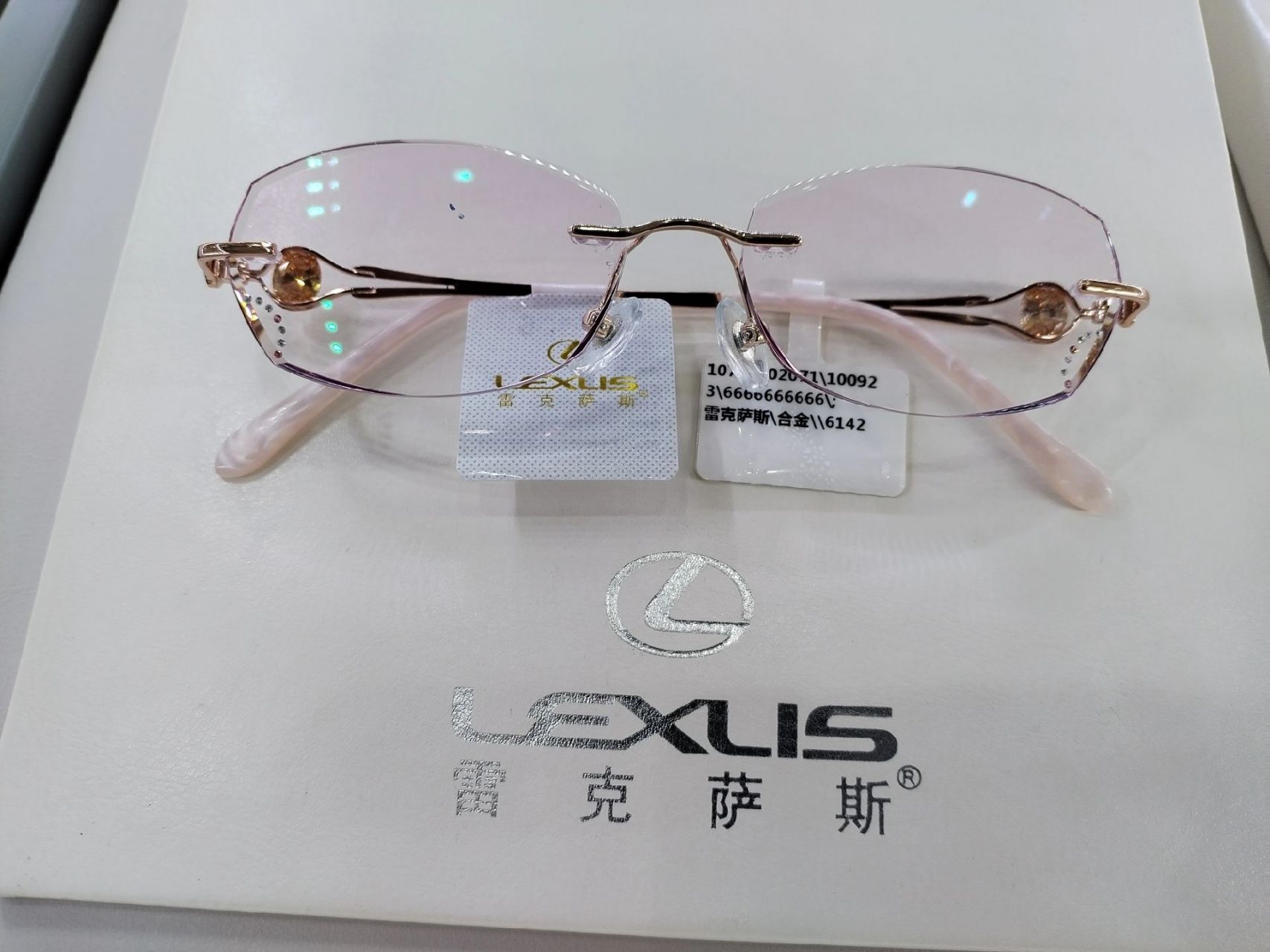 雷克萨斯美妆镜 高端私人订制 钻石切边眼镜