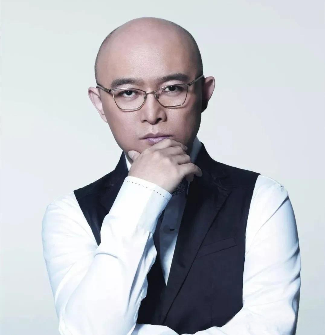 "孟非笑答:"以银行作比喻,银行都是钞票,哪一张你敢拿走?