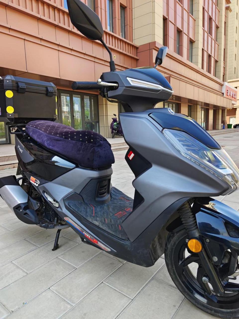 20年三阳火凤凰150,abs,1万公里,加装铝合金尾箱,小车精神板正