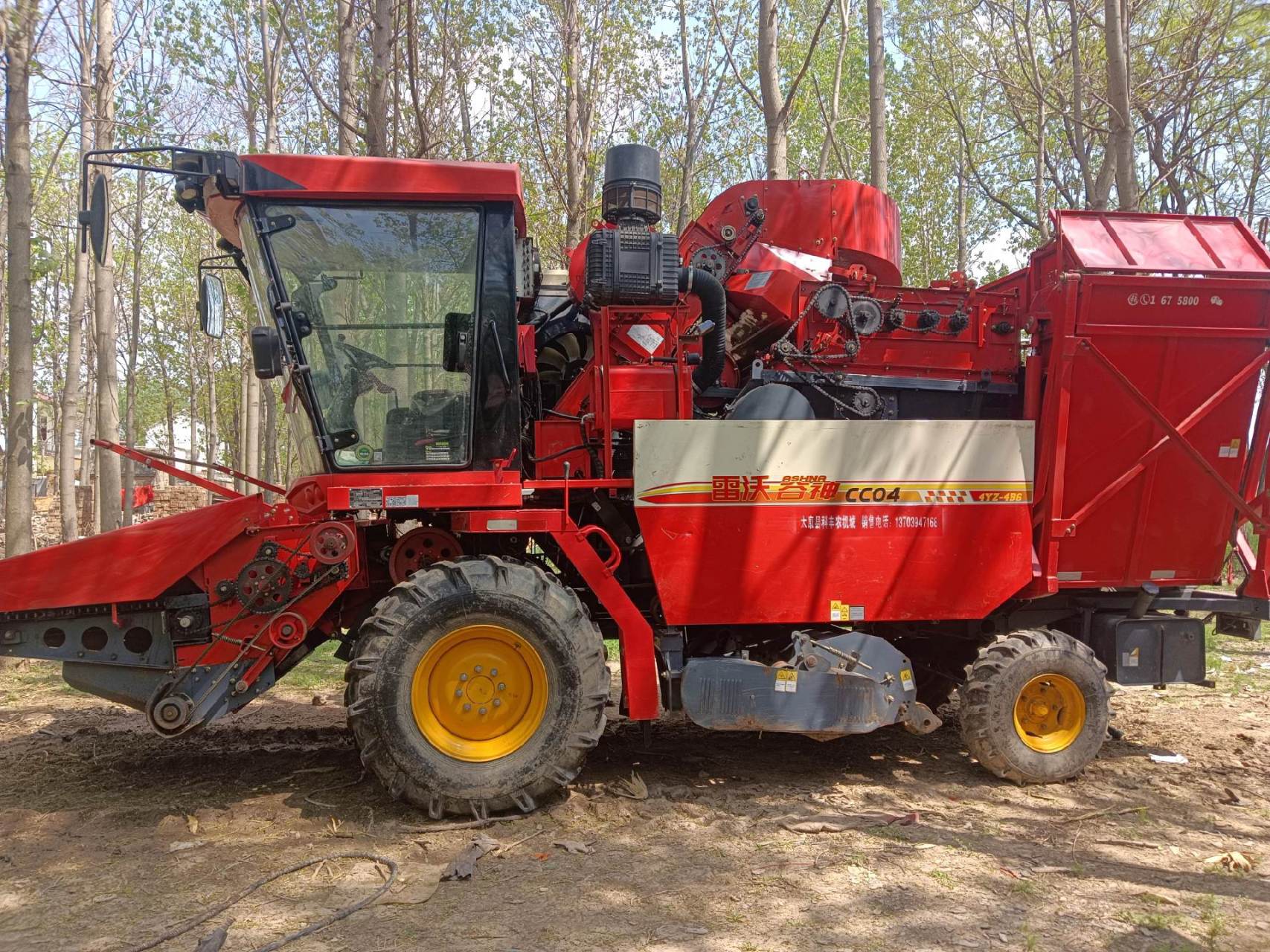 用户急卖,21年雷沃4b6玉米收割机.车况极品