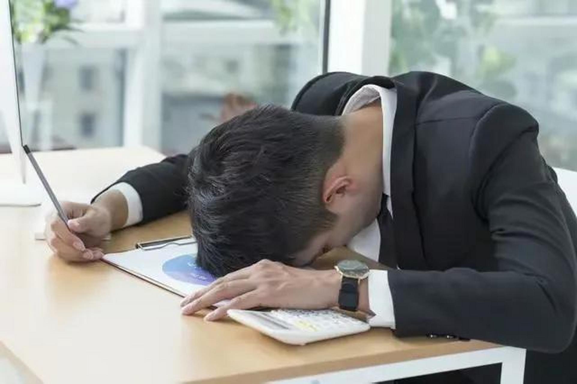 我是在今年4月份入职了深圳沙井一家生产电子烟的工厂,外贸业务员岗位