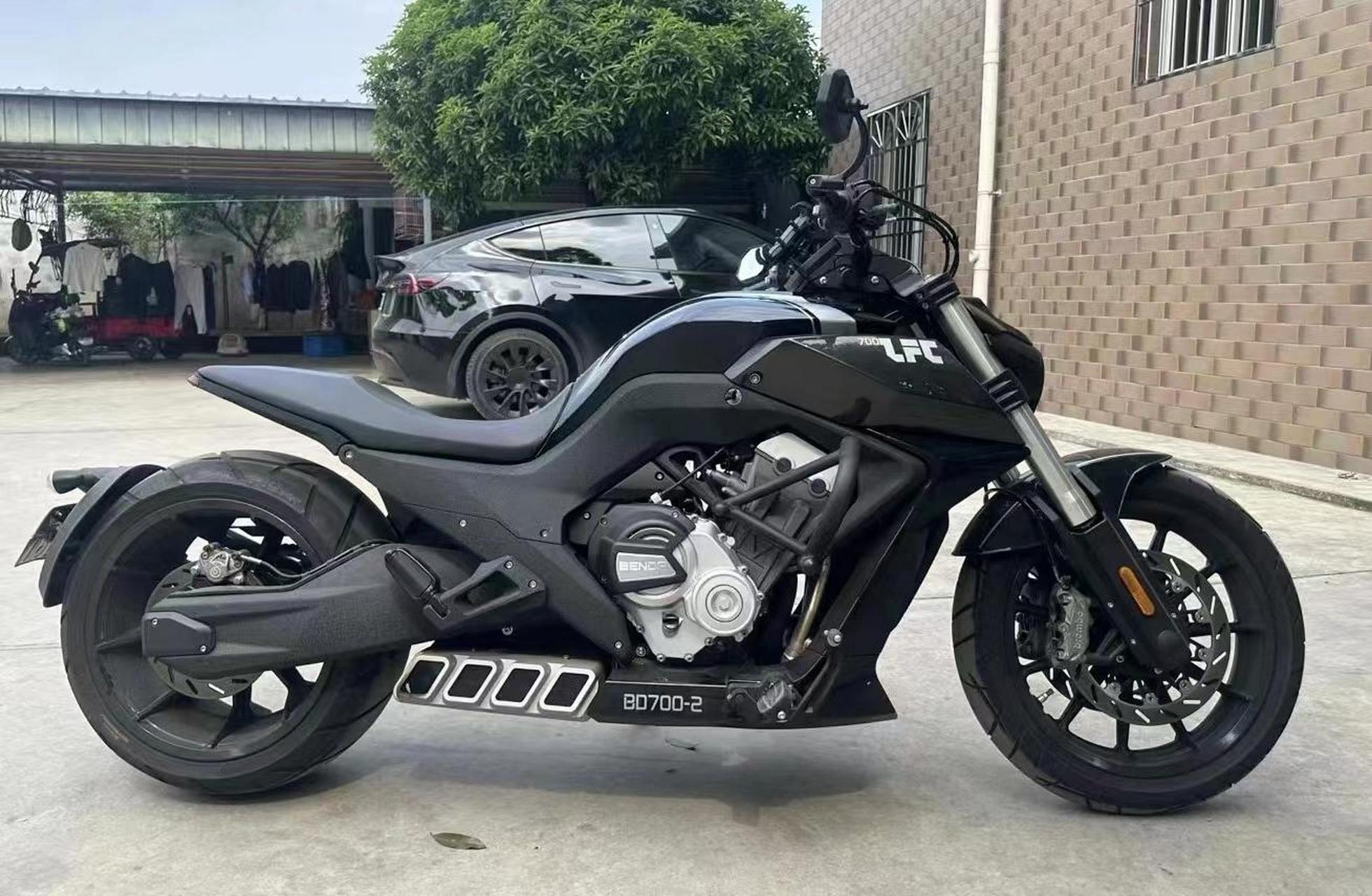 车型:奔达燎700 价格:3万多 上户日期:23年1月上牌 公里数:2068公里