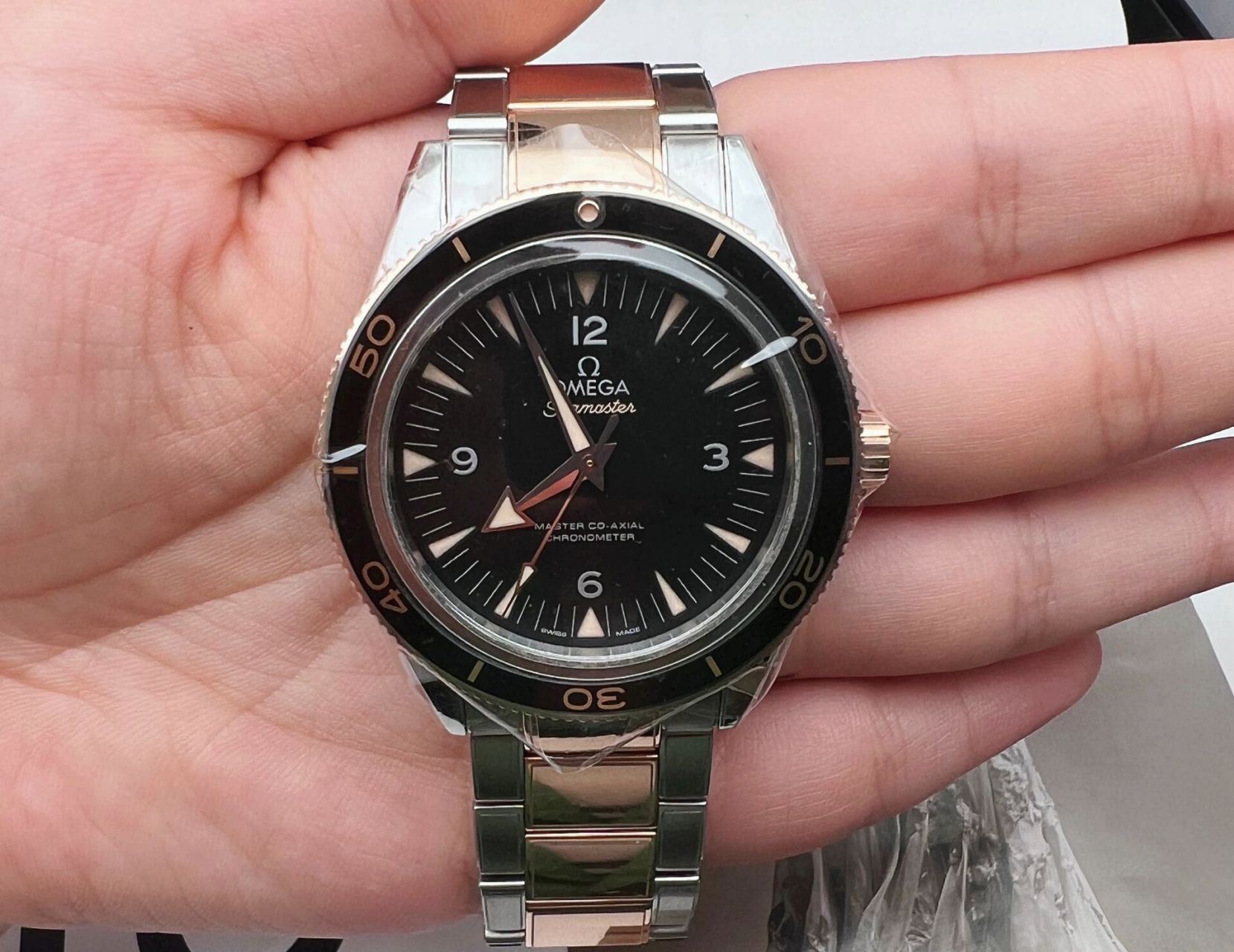 欧米茄海马300间金腕表 型号:233.20.41.21.01.