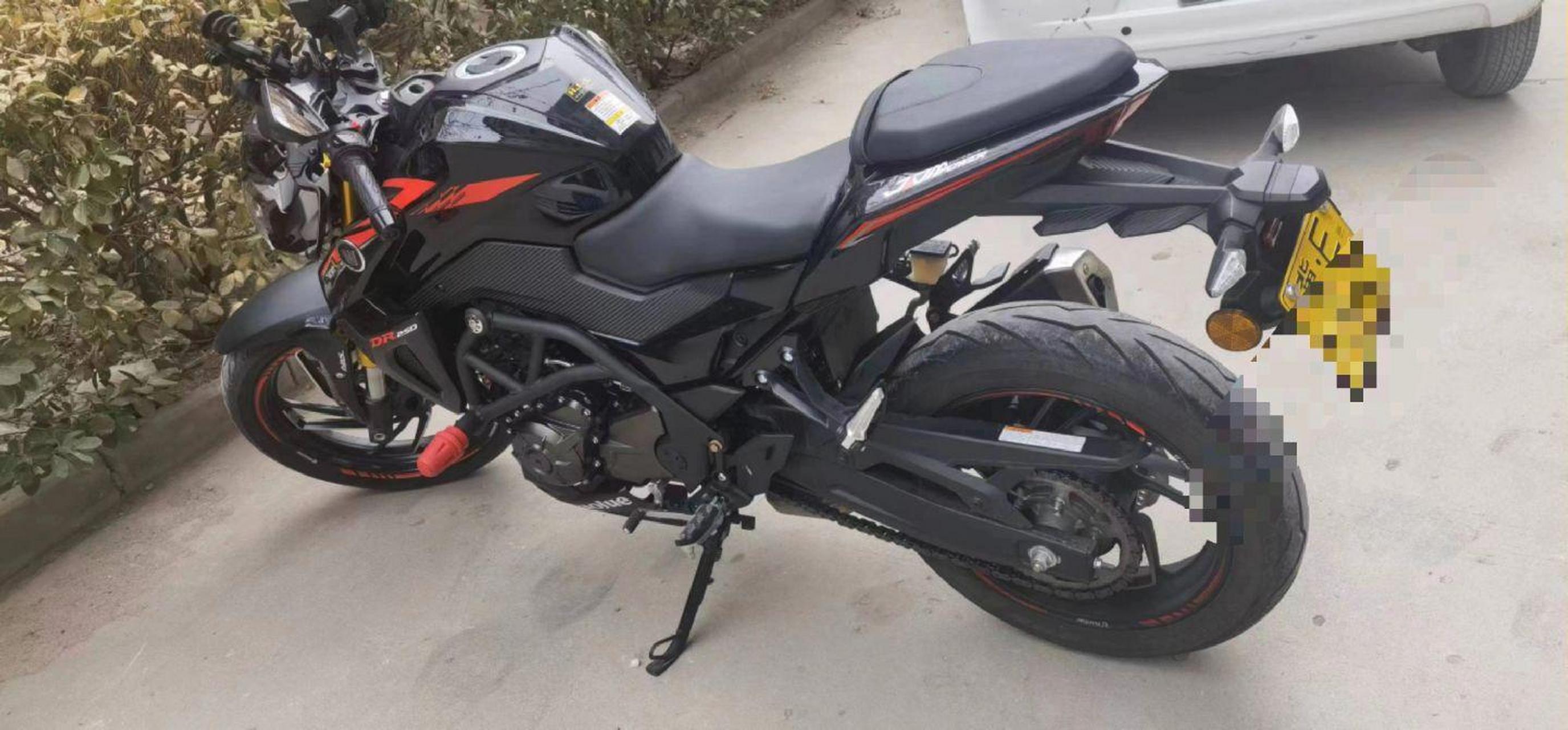 22年4月豪爵dr250一辆,个人一手户,实表5000多公里,基本没怎么骑,在
