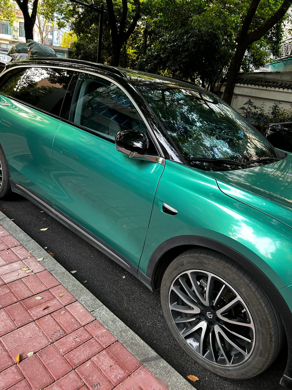 天…电光绿,你觉得好看吗?