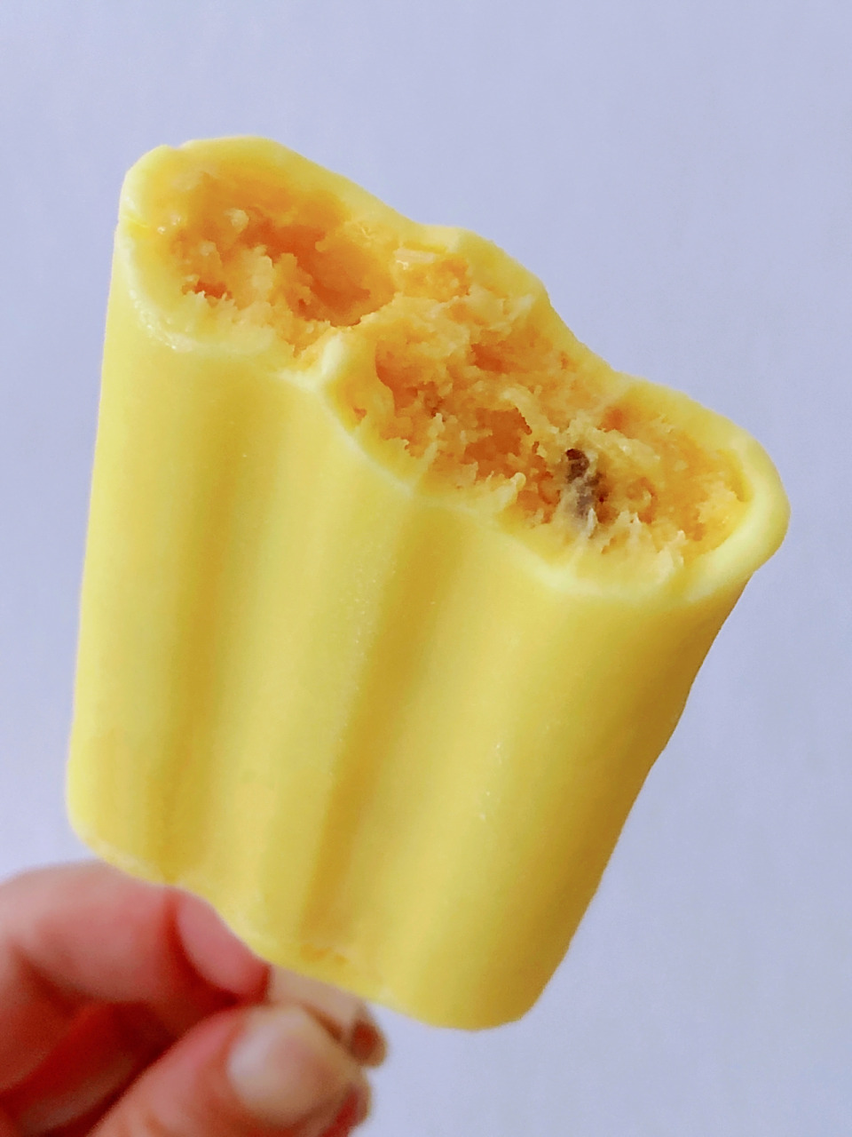 宏宝莱 | 菠萝95甜橙口味雪糕92超有料 这款宏宝莱的菠萝甜橙口味