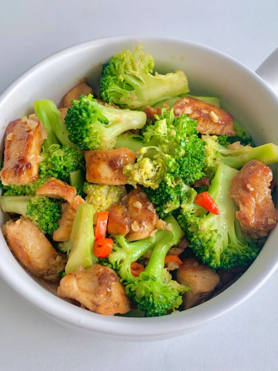 鸡胸肉炒西蓝花!香煎鸡胸肉搭配清爽西蓝花!