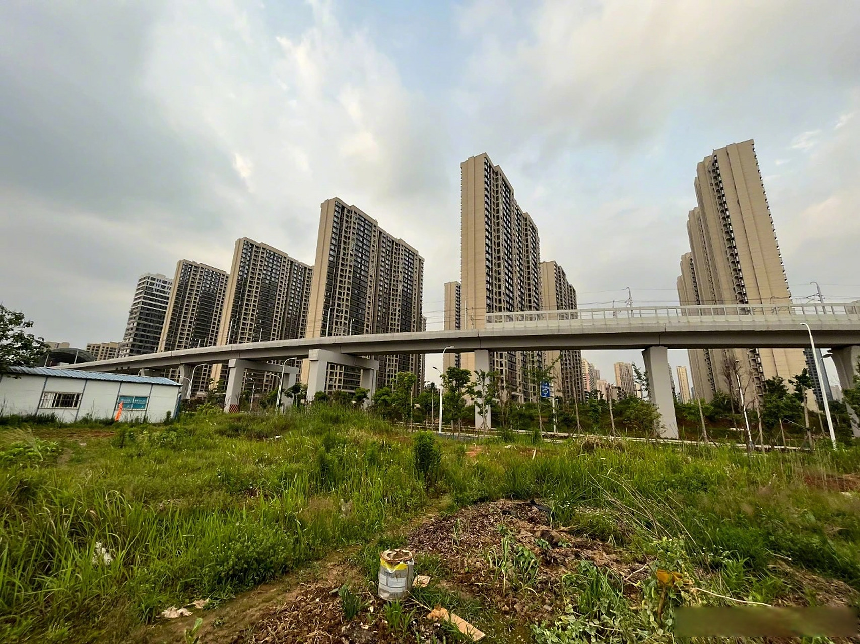 【南昌新力城987户业主因烂尾停贷被诉,涉事银行表态,承办法官和住房