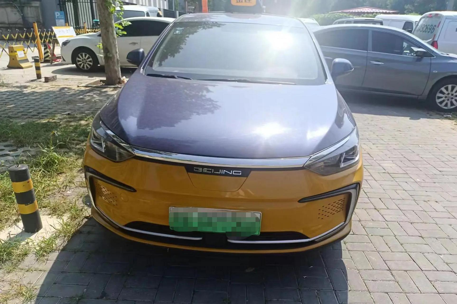 北汽eu300            北汽u5