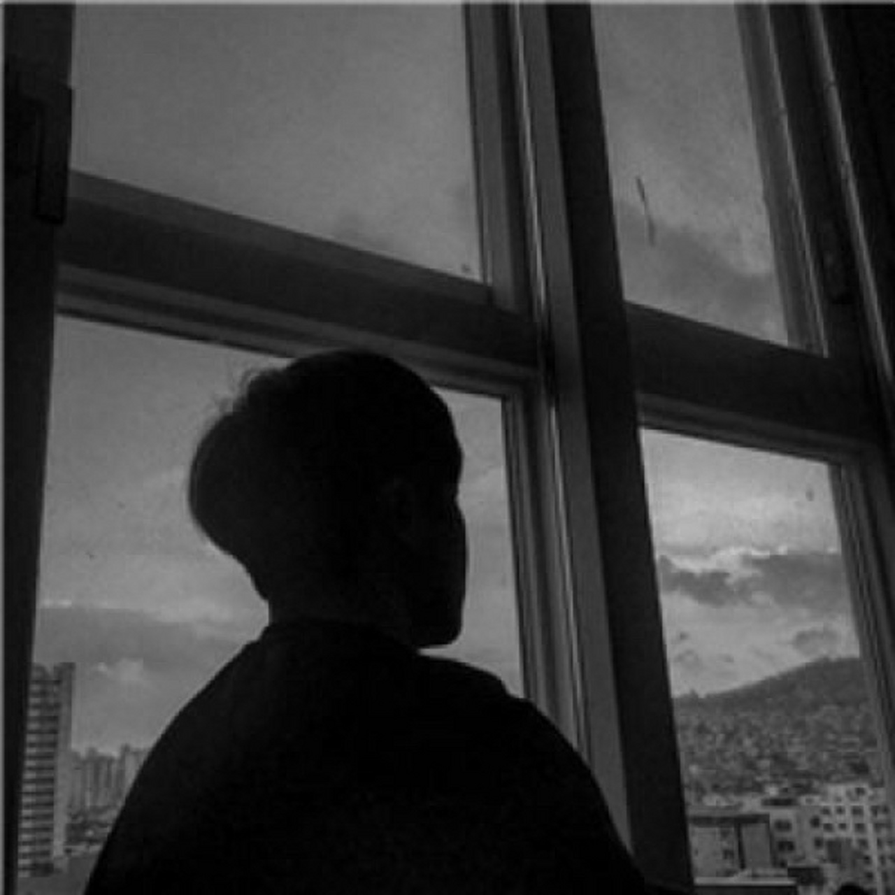 颓废伤害背影男生头像 我是银河里的流浪家,你是月球里的常驻民,我