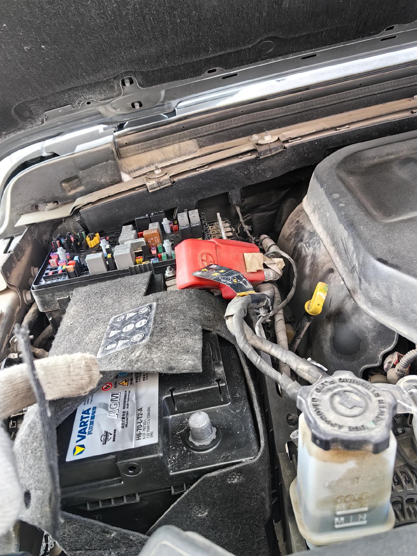 吉普牧马人更换瓦尔塔启停蓄电池 理士辅助