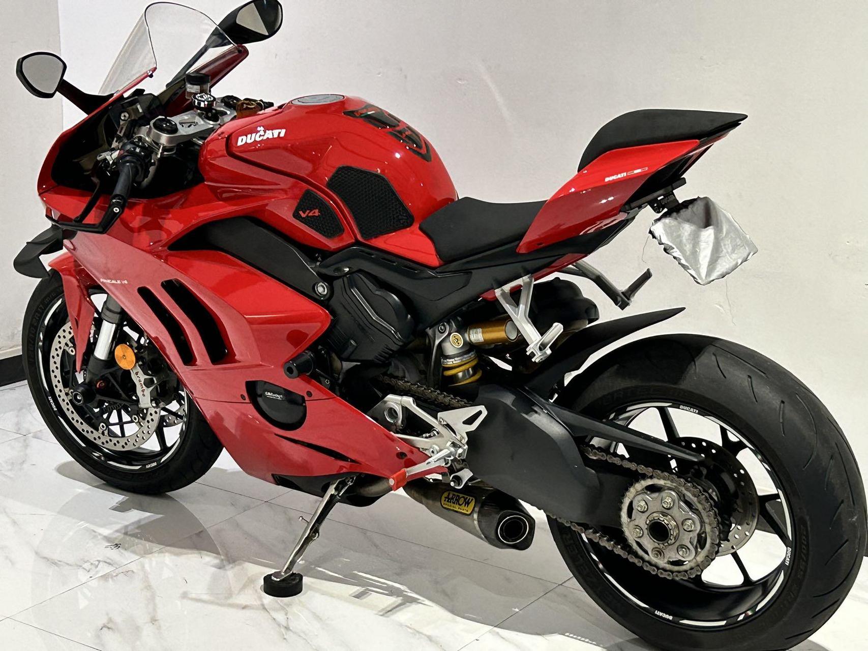大贸:21年杜卡迪v4 过户3次021万多公里02喜欢私聊!