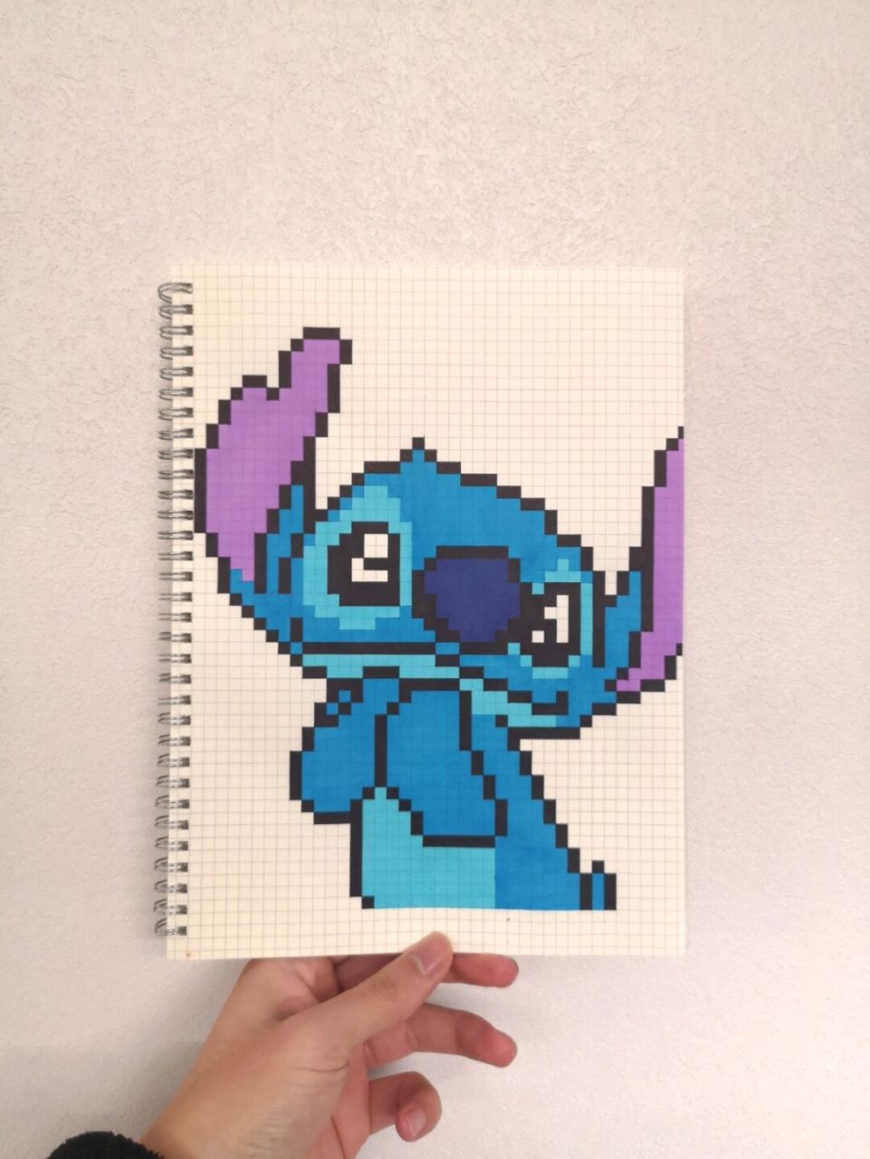 像素画:史迪仔 原创图纸:小胖坨坨 9696 a4网格本 #史迪仔# #像素