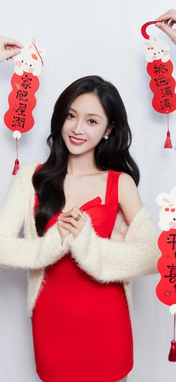 吴宣仪红红火火祝福壁纸,轻盈柔美,活力满满
