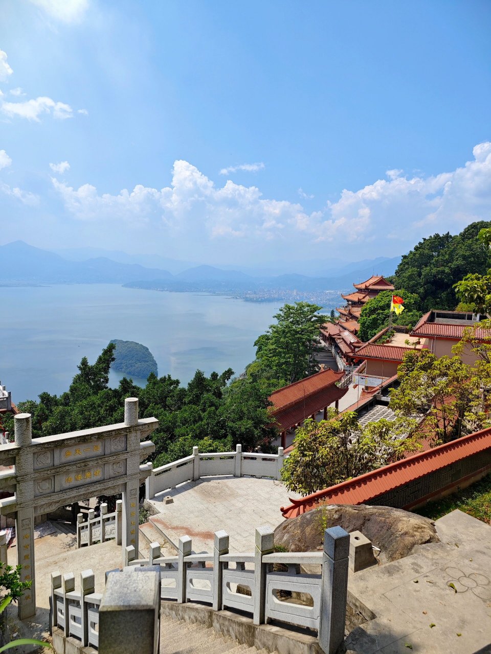 宫】 明朝徐霞客游记中说:"岩石最胜,亦为九仙祈梦所" 99地址:福建