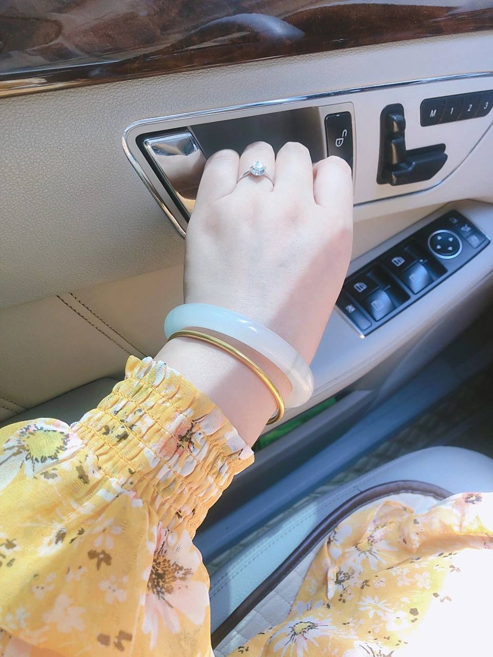 千万不要把金镯子和玉镯子叠戴在一起6015 因为太太太好看了