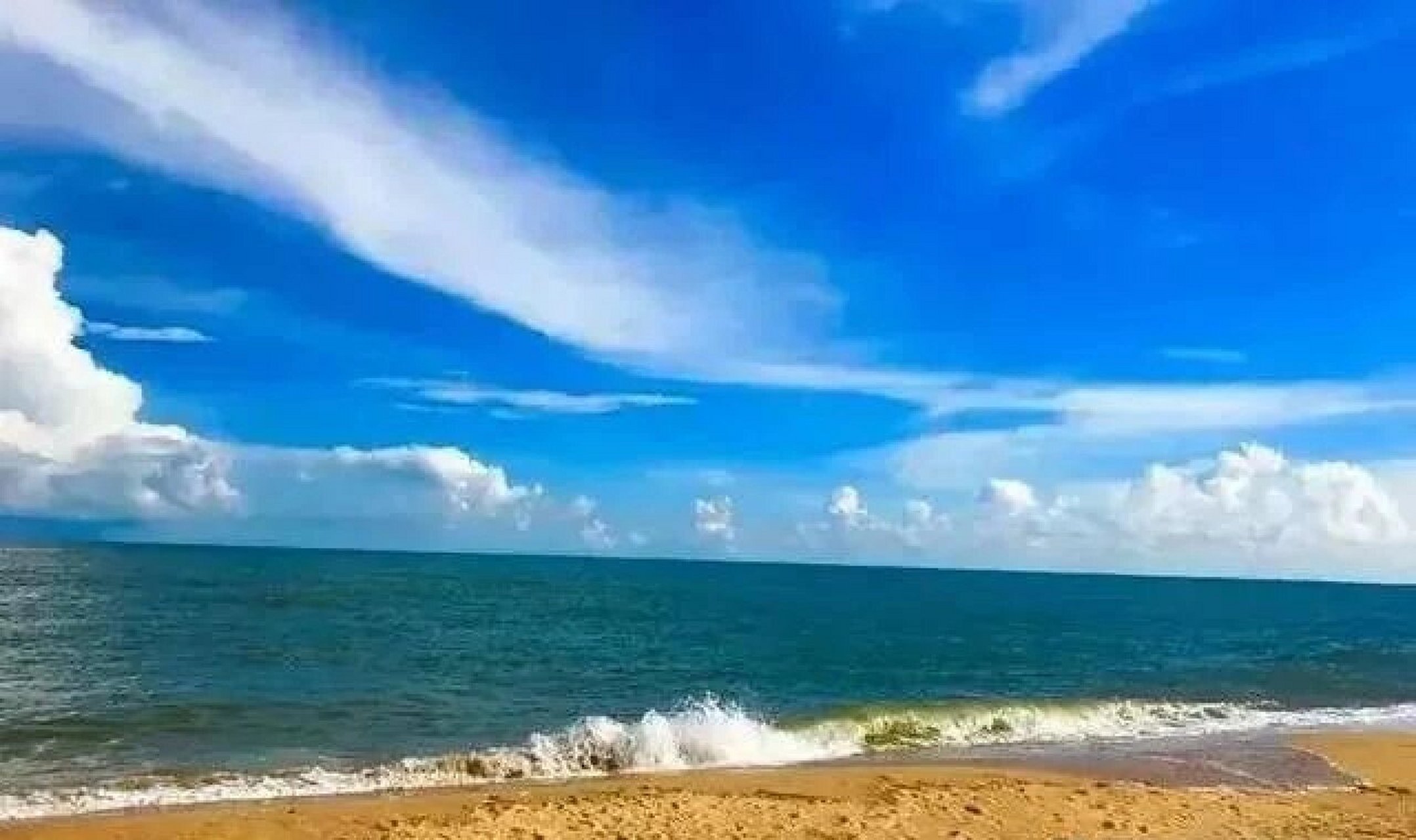 白沙湾:防城港最美且幽静的海湾 白沙湾位于白龙半岛尾部,虽然名声也