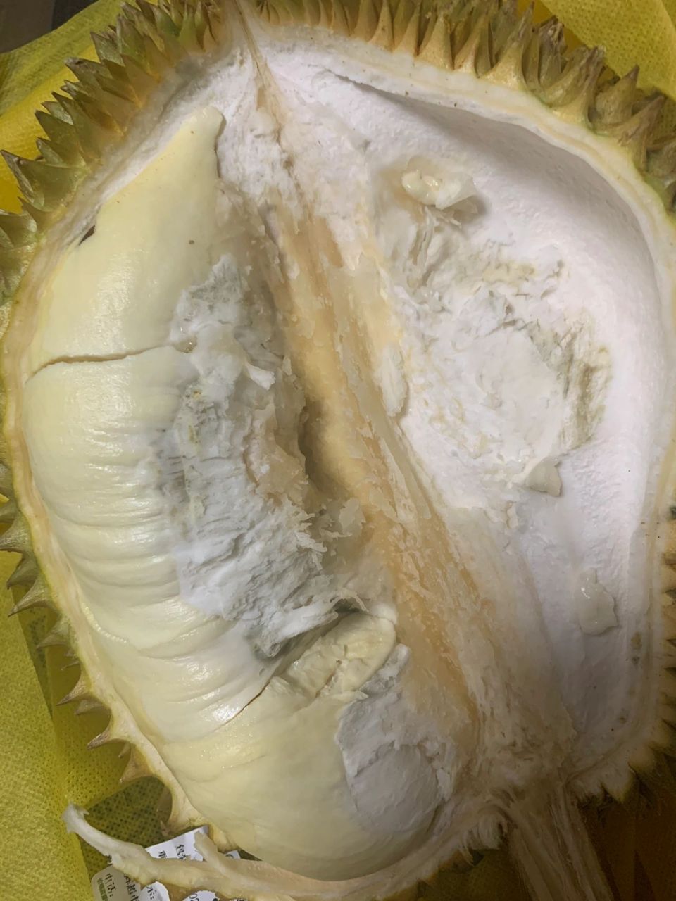 姐妹们我这个榴莲是不是坏了 肉有黑点 姐妹们这是永辉超市买的 有