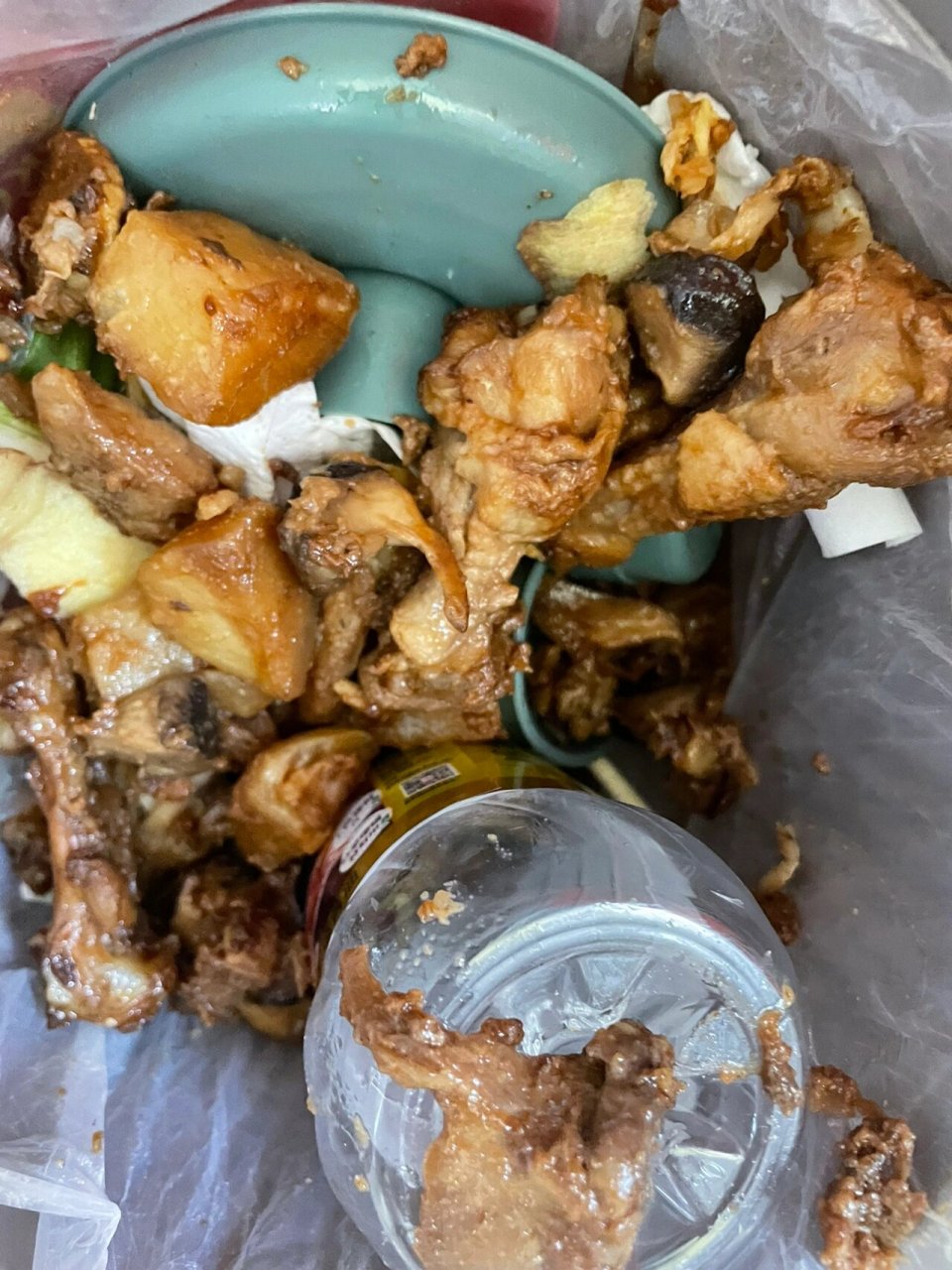 真倒霉吃到了变质鸡翅根 多多买菜买的鸡翅根,吃着跟生的是的,煮熟了