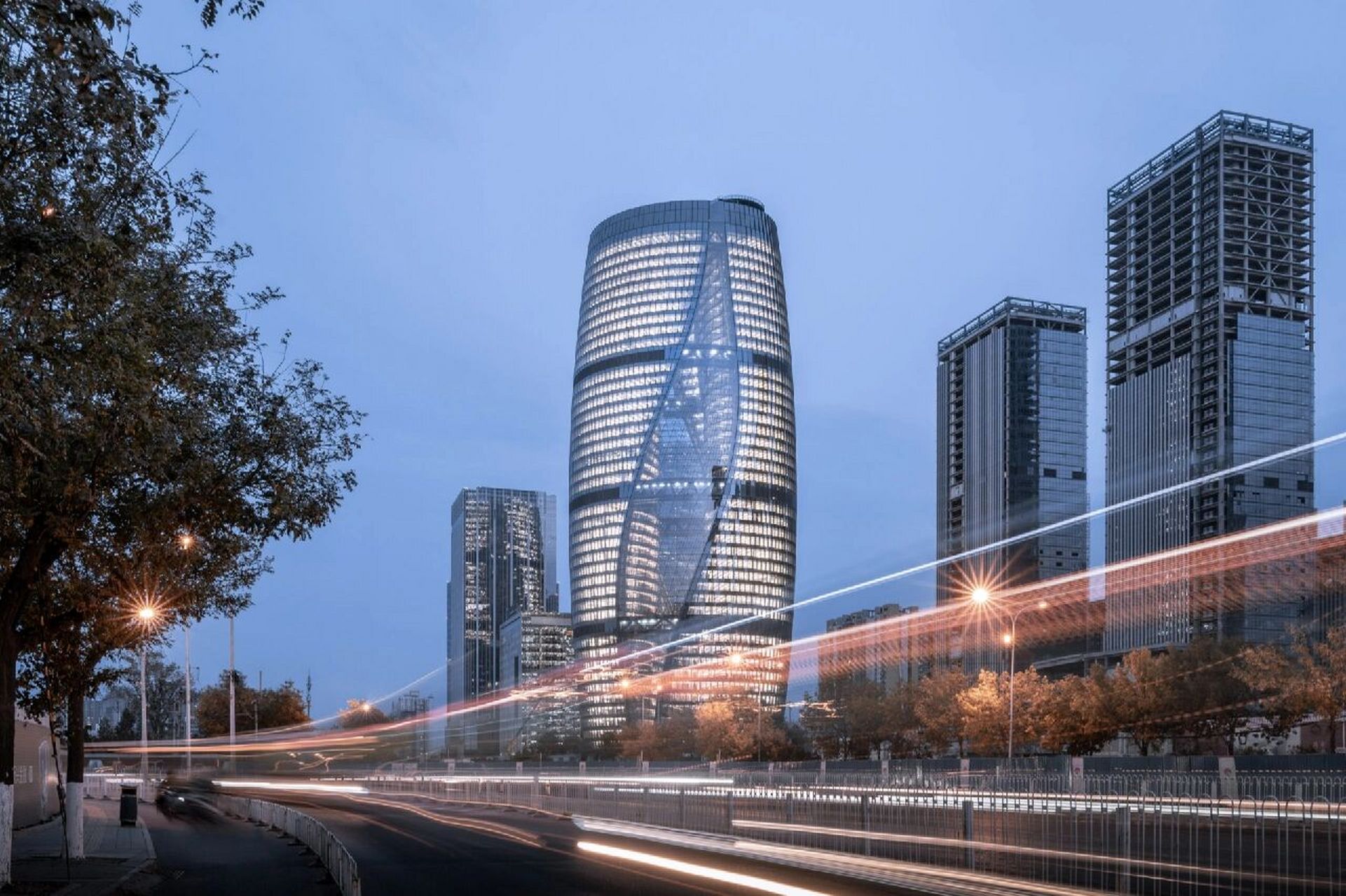 丽泽soho无疑是近年建成北京的新地标,由著名女性建筑师扎哈