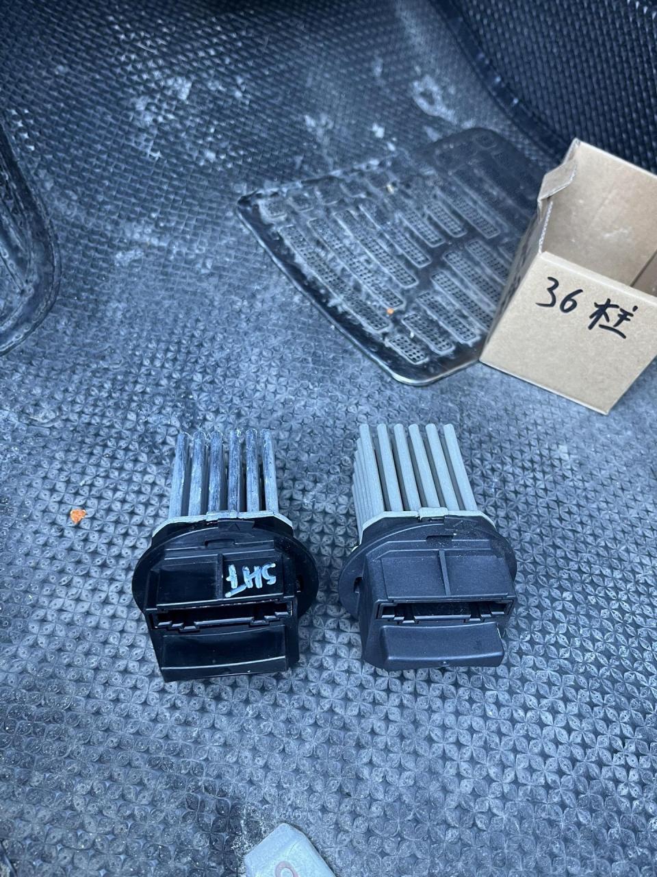 世嘉 空调暖风启动车辆自动开到最大风,面板控制不了, 检查鼓风机电阻