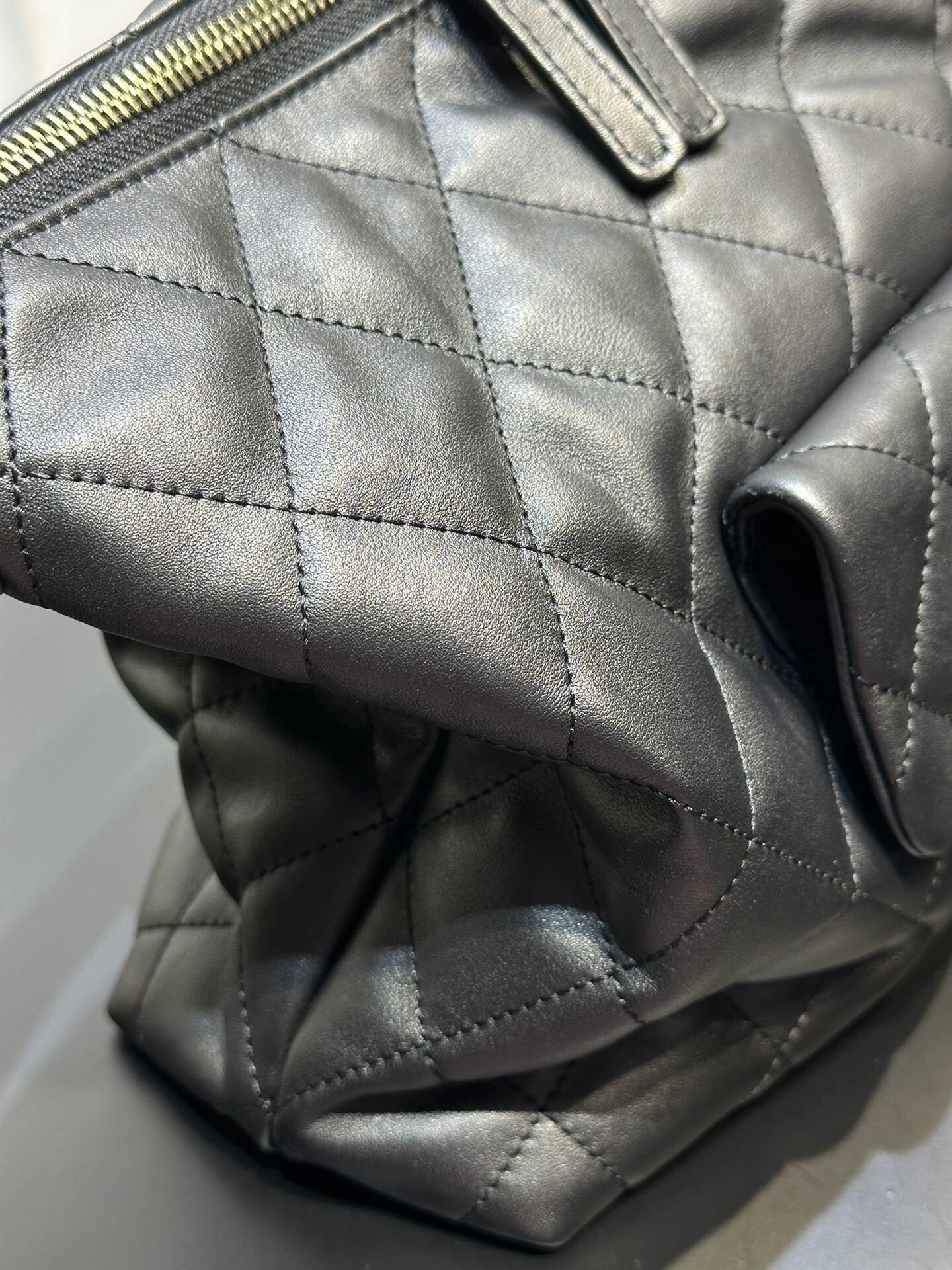 chanel hobo chanel hobo一贯的优雅精致,独特的包型设计又透露着随性