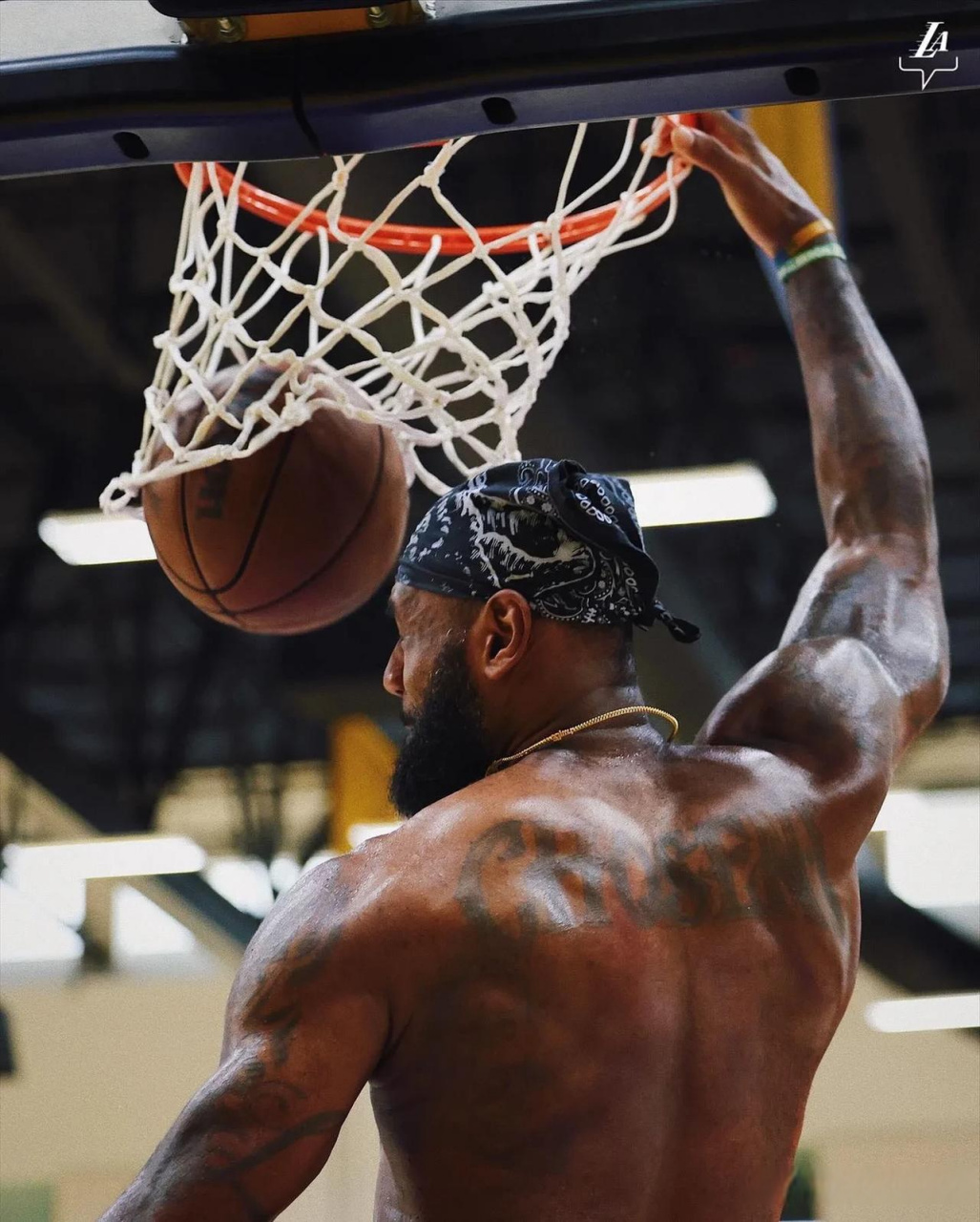 湖人晒詹姆斯训练照  在健身房  阿克伦king詹姆斯