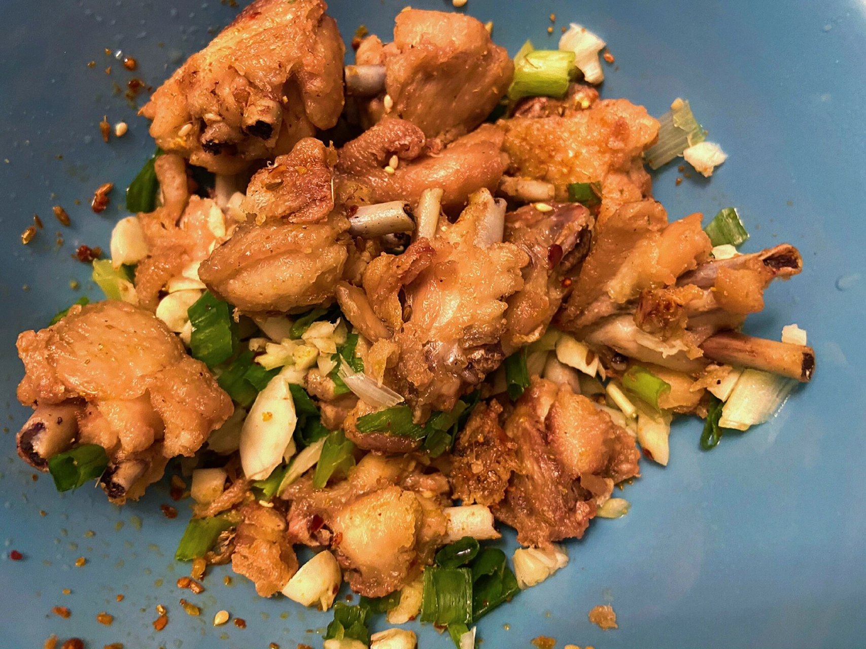 自己琢磨出来的八珍童子鸡,是小时候的味道了(家里只有鸡翅哈哈) 	 1.