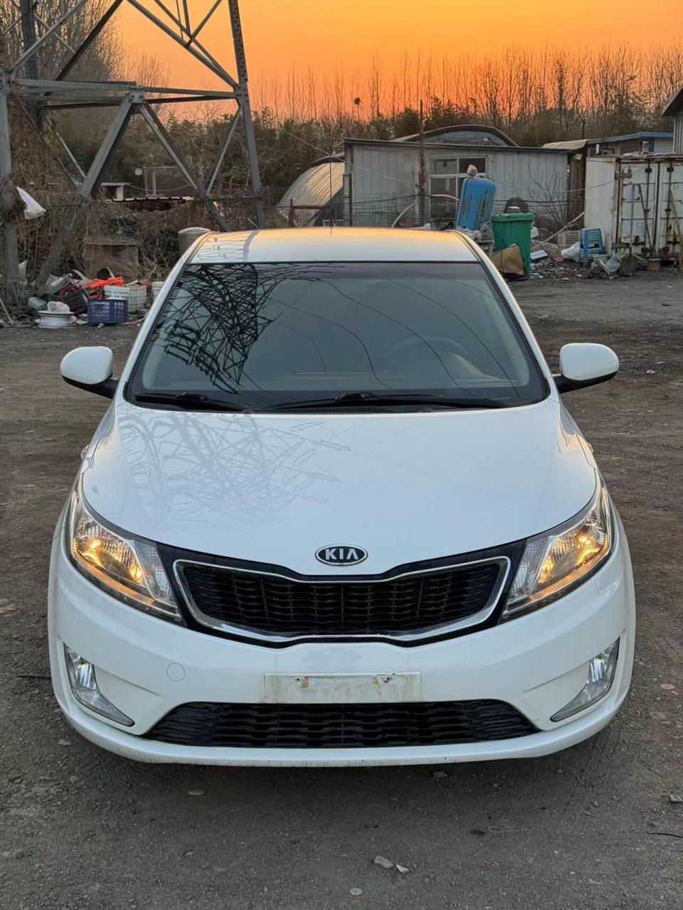 起亚k2两厢,手动挡1.4排量,非常省油,发动机变速箱!练手代步首选!