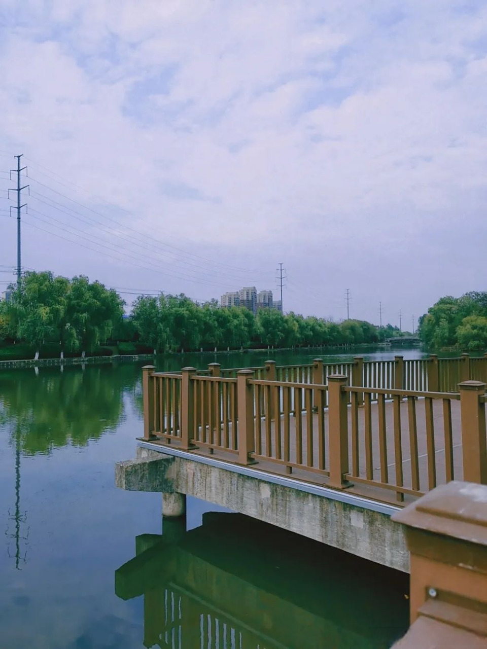 龙蟠河公园是滁州一座集历史人文,自然景观风光于一体的大型综合性