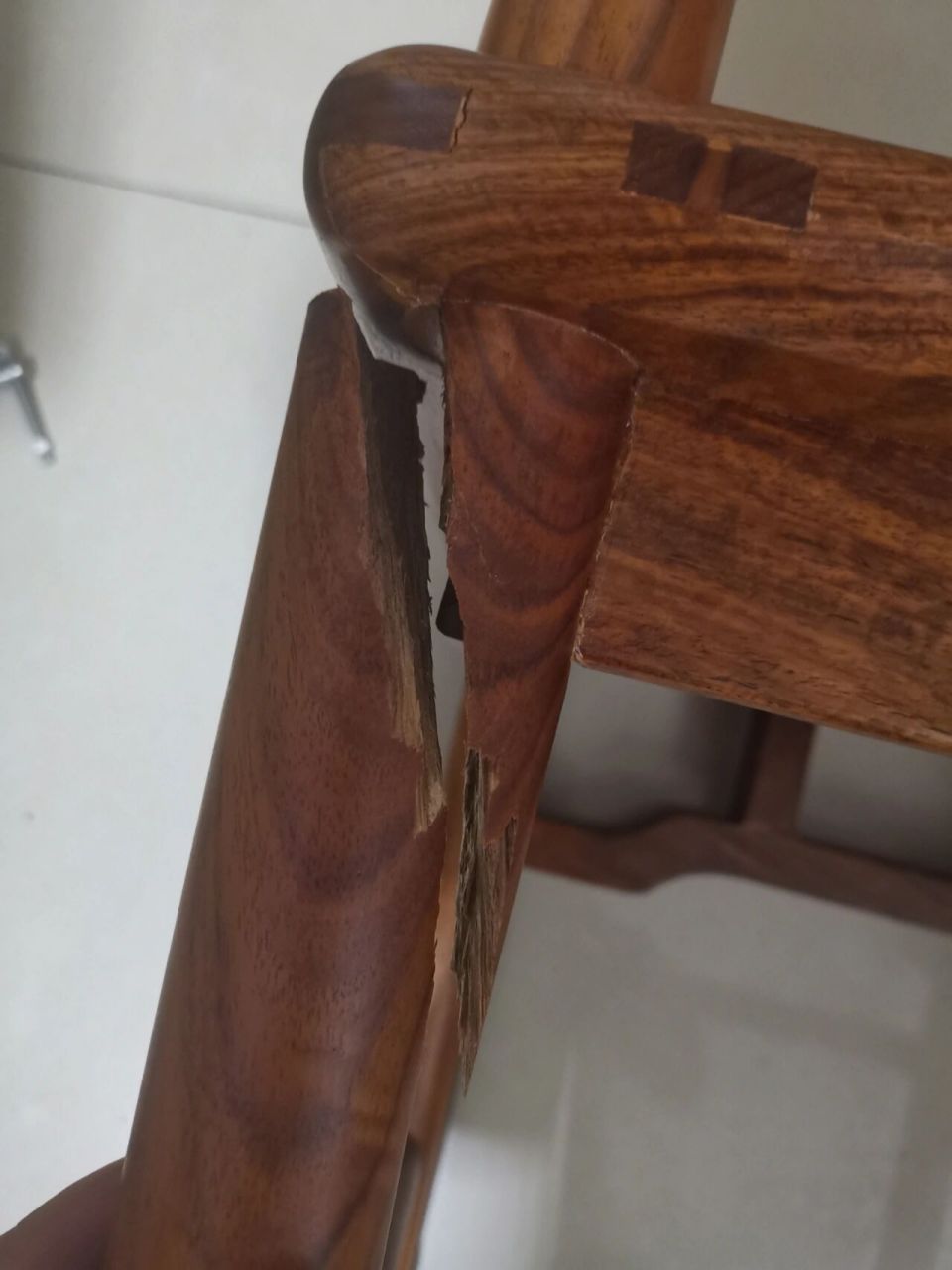 花梨木椅子腿断裂修复