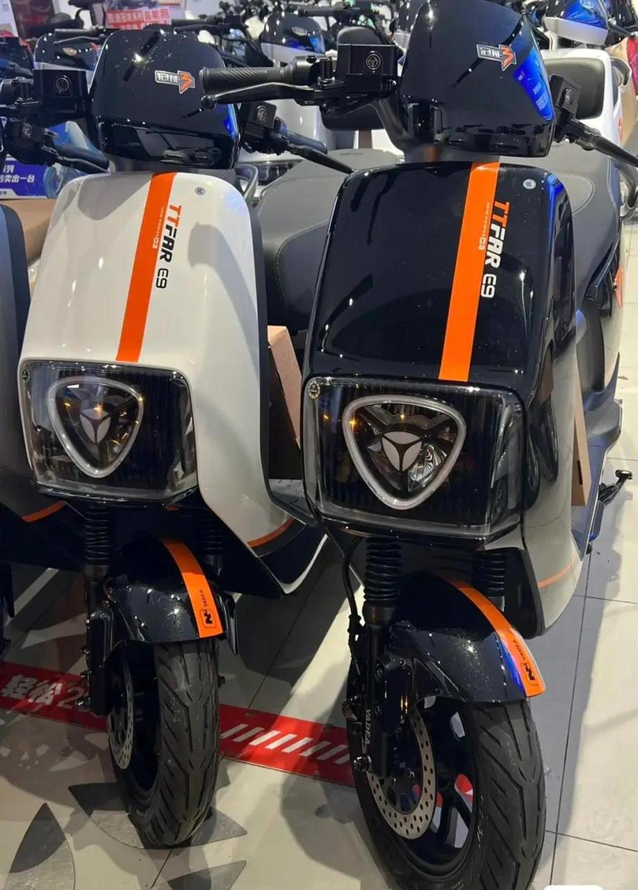 7615雅迪冠能3代"e9"(5599元)72v38ah石墨烯三 雅迪冠能3e9 雅迪