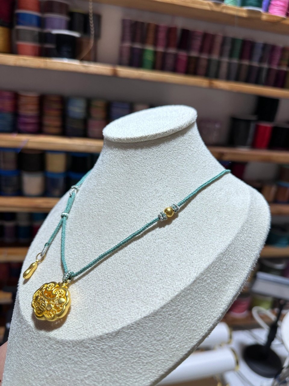 小金锁这样编真的很绝很显白呀~项链编绳 小金锁编绳项链 手工项链绳