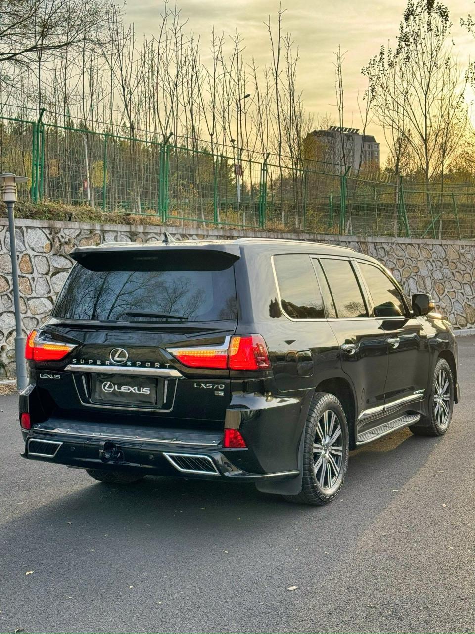 08年雷克萨斯lx570完美升级最新款 巅峰限量版5700