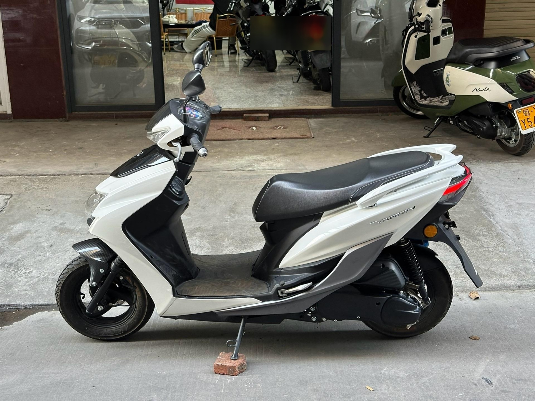 最新到店一台  劲战五代目  准新车一台  3000多公里  改装一条hkr