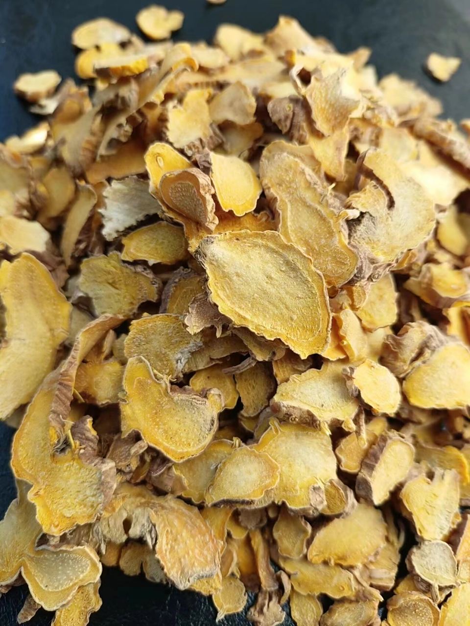 优质中药材——射干(选,三年生) 射干是春秋两季采挖,晒成半干,放在