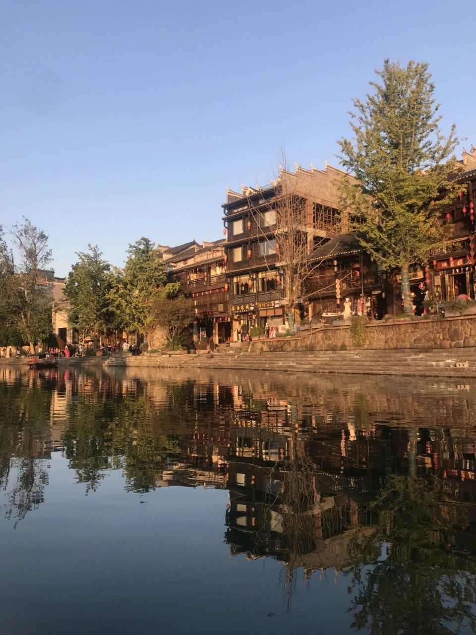 重庆秀山边城旅游攻略 1.交通07 秀山目前没有高铁,只能坐火车到达.