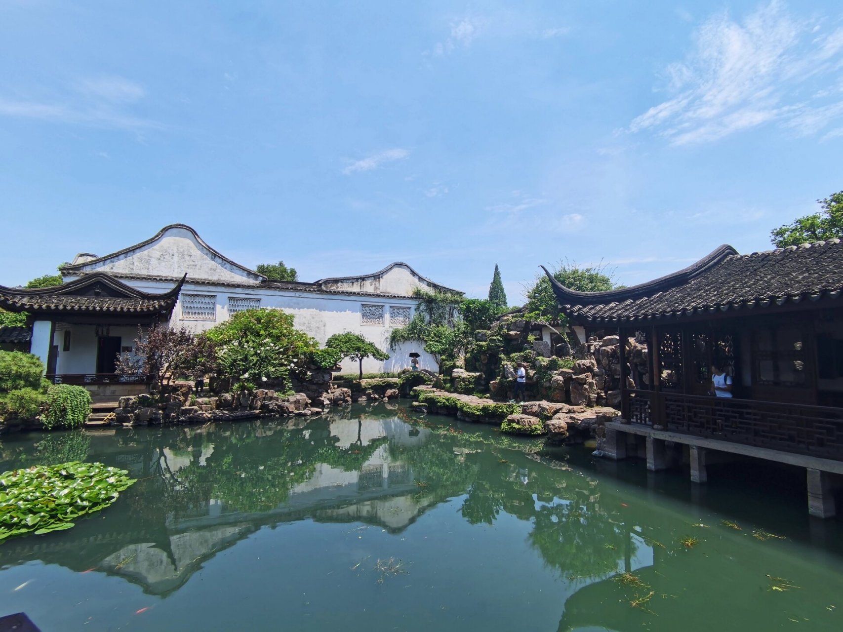 可以先看上一篇苏州园林的笔记 狮子林 票价:学生票15 讲解:有讲解器