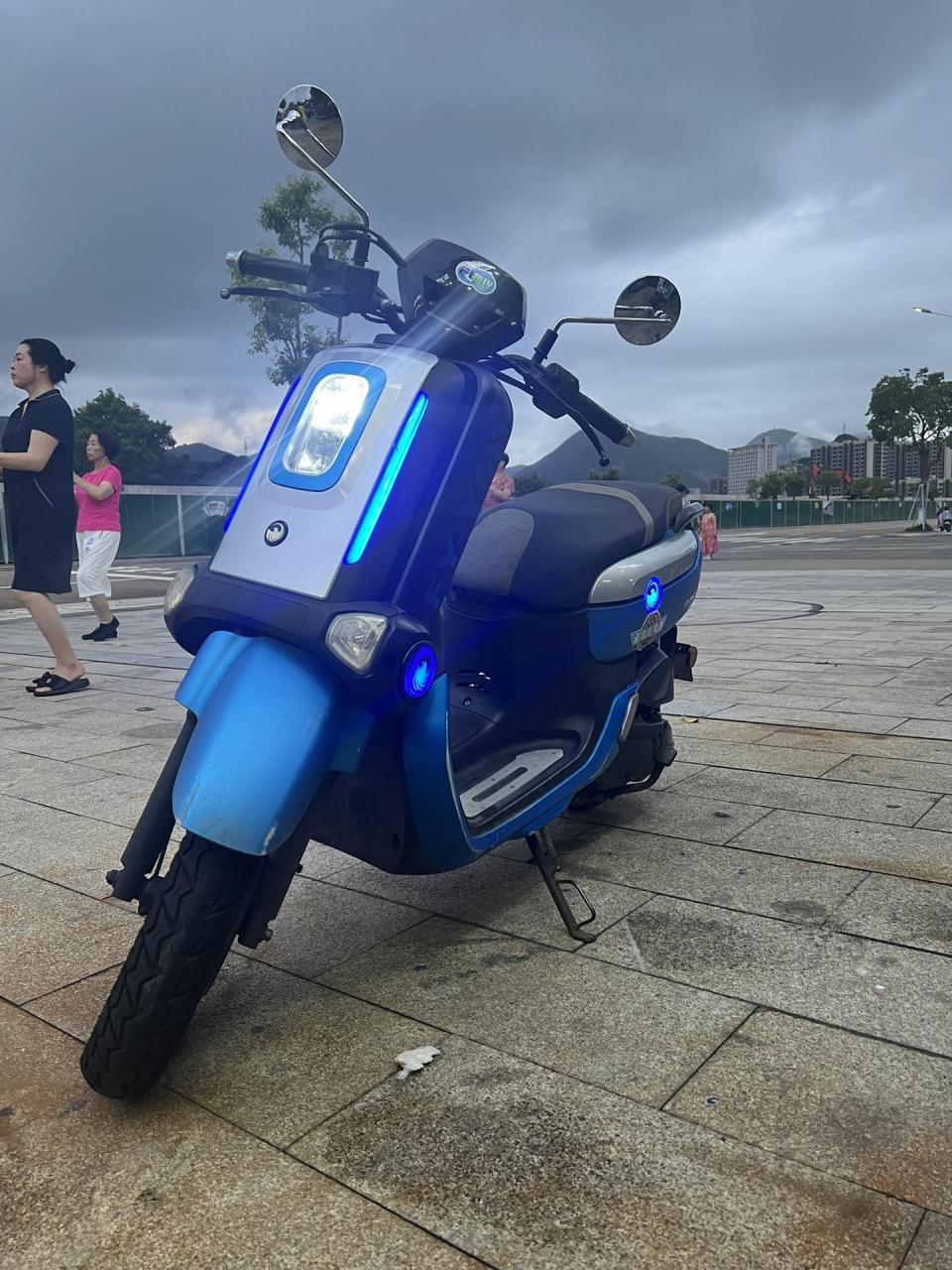 刚收的一辆二轮飞鹰e酷现在只要3888元