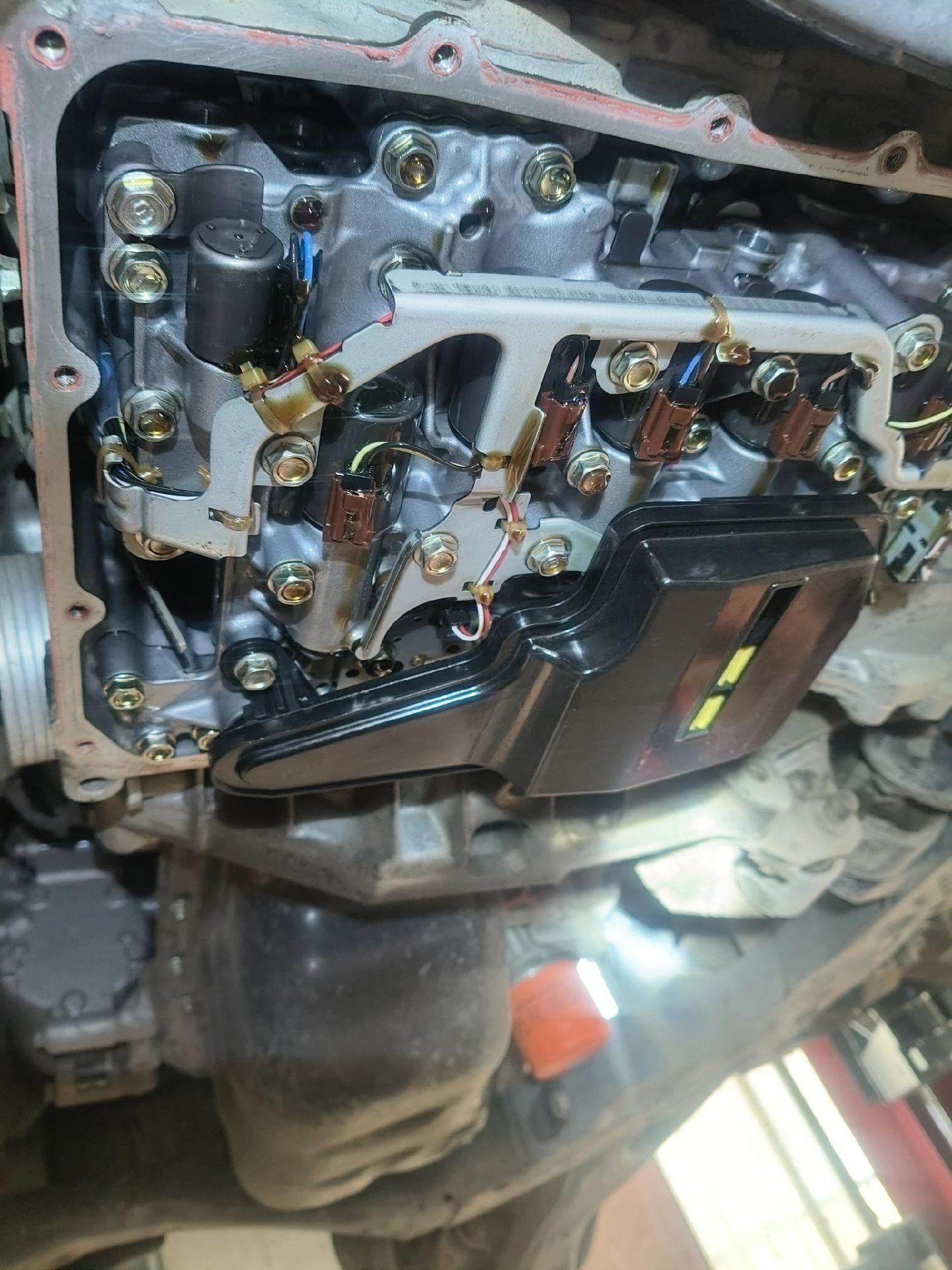 马自达cx5十万公里拆油底壳更换福斯6400自动变速箱油和变速箱滤网.