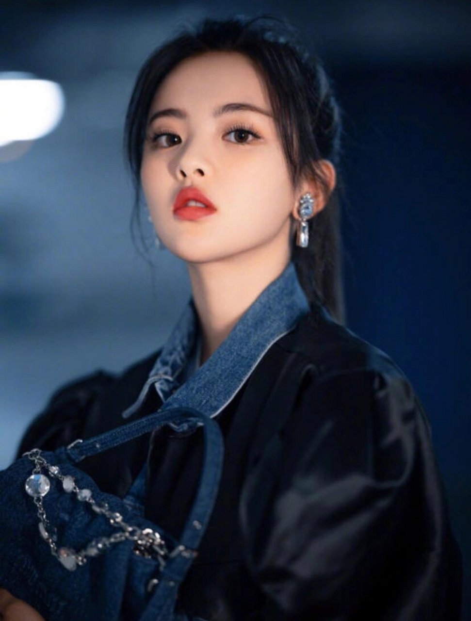 90向杨而生,超越一切90——杨超越 95姓名:杨超越 95英文名