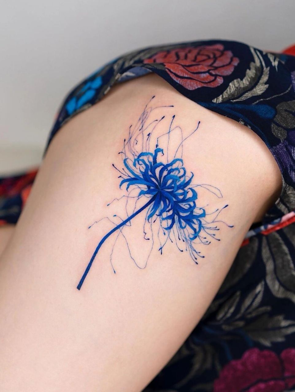 彼岸花纹身|无尽的思念/绝望的爱 彼岸花又名曼珠沙华 花开无叶 叶生